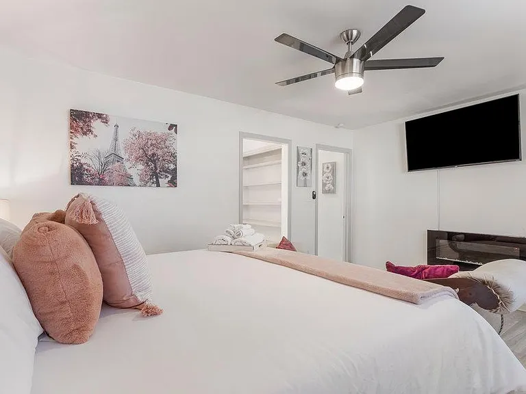 E 63rd Pl — Photo 13