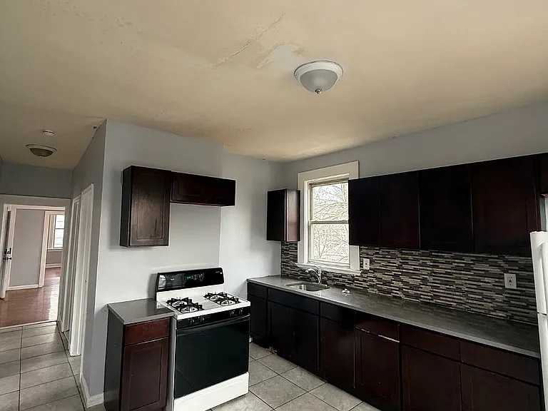 116 22nd St #B — Photo 2