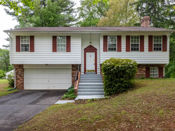 10535 Brevity Dr, Great Falls, VA 22066