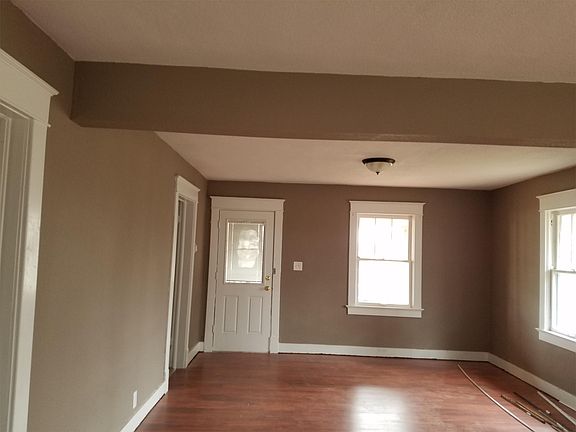 2nd image of 608 Parker Ct