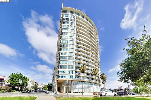 1 Lakeside Dr Photo 1
