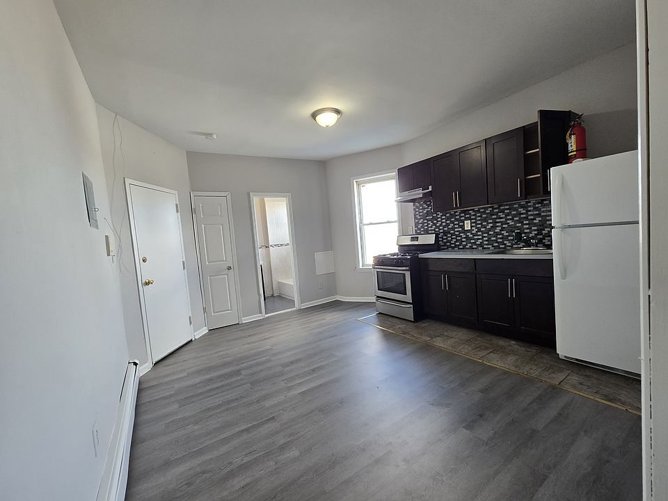 2nd image of 18 Jay St #22D