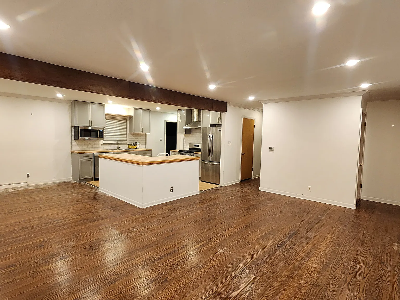 5 bed, 2052 sqft, $3,980 — Photo 4