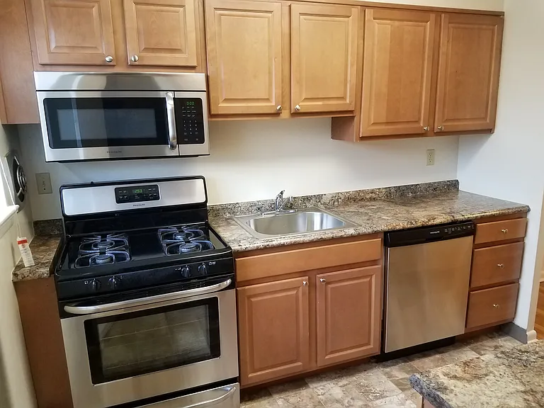 Summit Manor — Photo 6