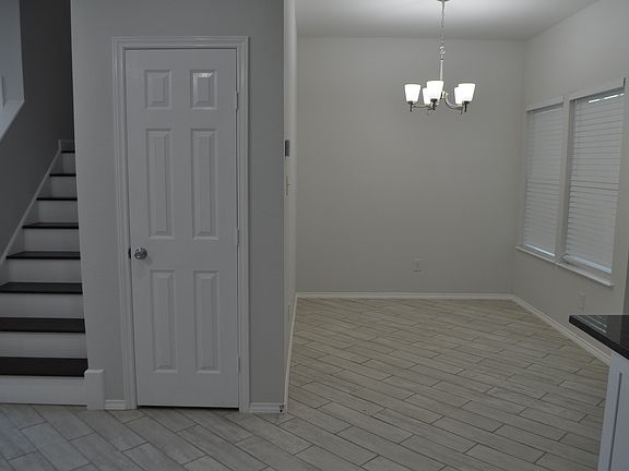 3rd image of 2376 Murphy Ct