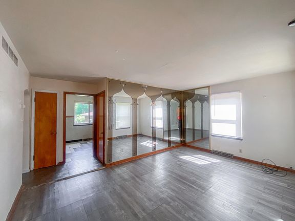 2nd image of 808 E 44th Pl