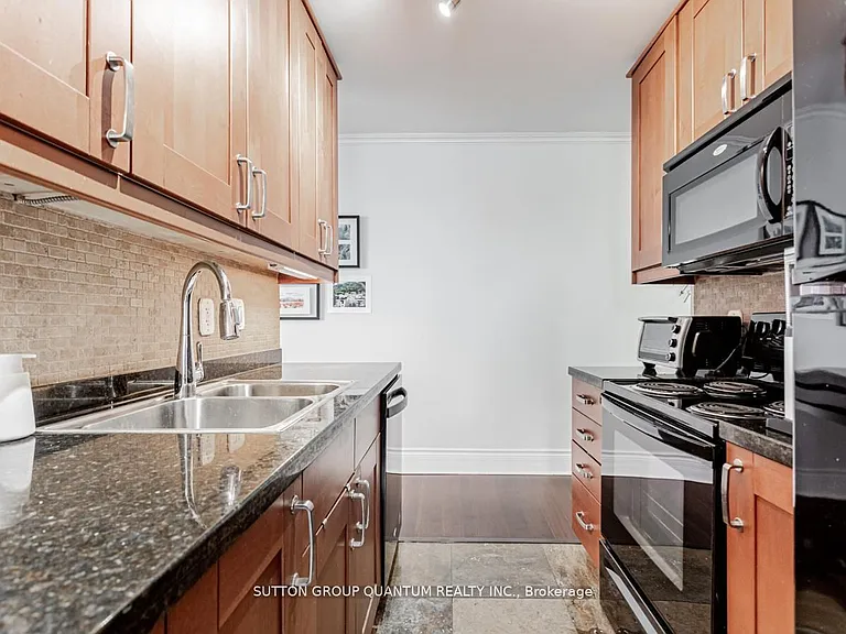 2550 Bathurst St #218 — Photo 9