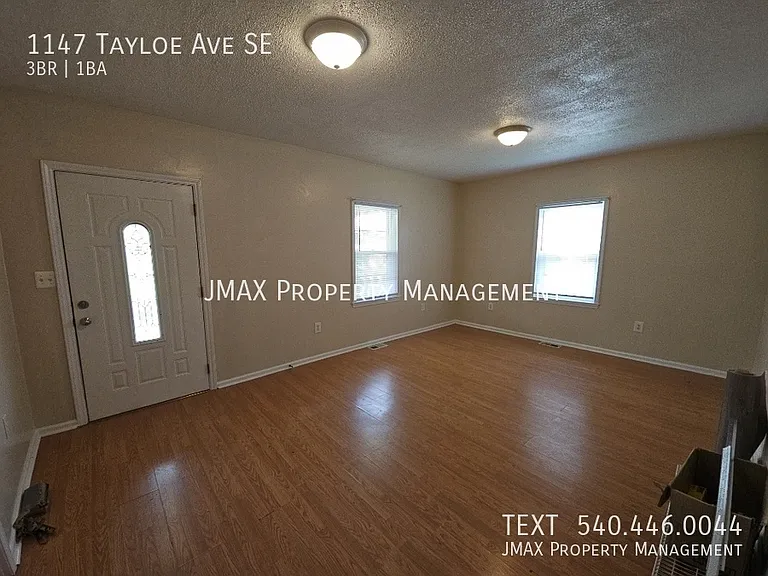 1147 Tayloe Ave SE — Photo 2