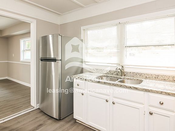1386507_005_kitchen_5.jpg