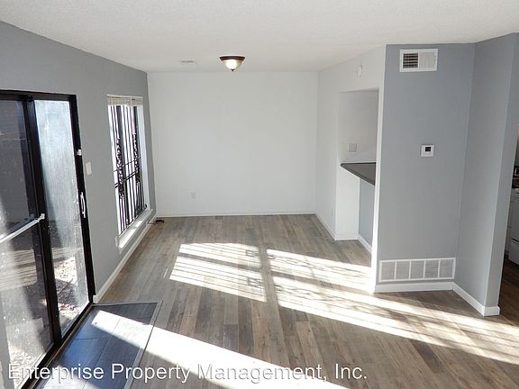 5th image of 3957 Grahamdale Cir