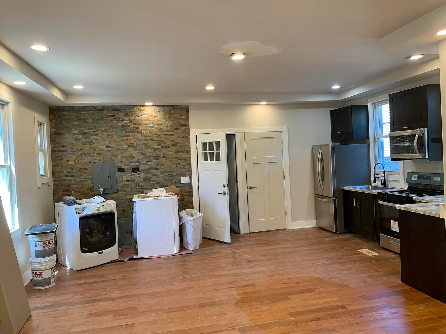 2 bed, 2896 sqft, $3,299 — Photo 3