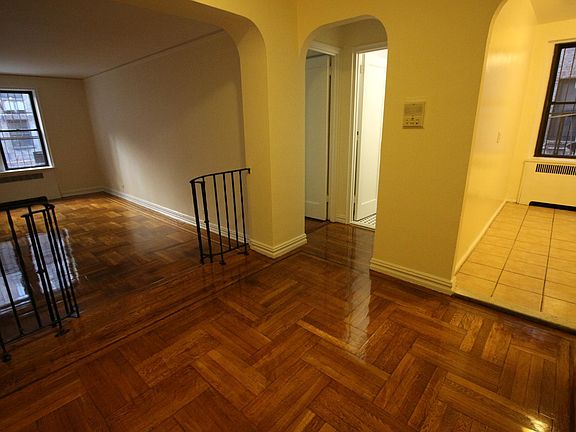 3rd image of 2707 Creston Ave APT 1L