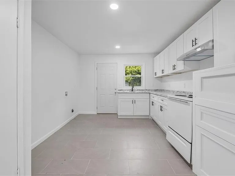 608 N College Dr #3 — Photo 10