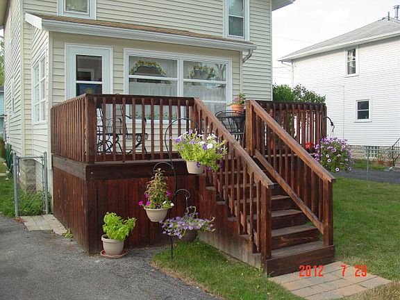 2nd image of 289 E Walnut St