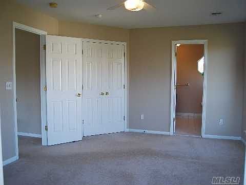 5th image of 60 Lakeview Dr #12
