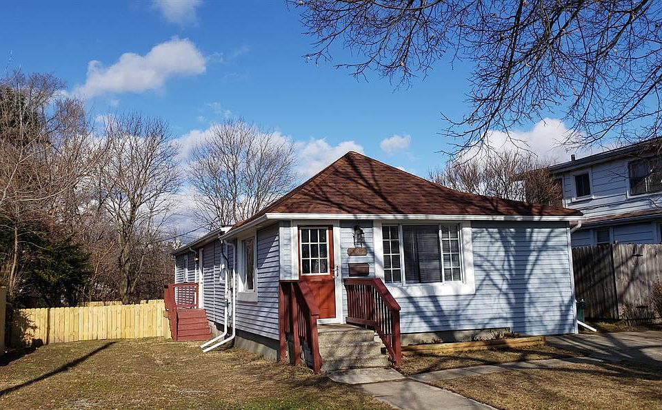 1st image of 832 Harriet St