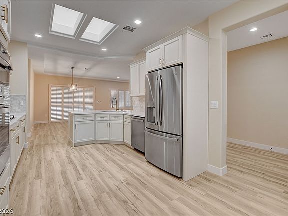 3rd image of 2741 Hartwick Pines Dr