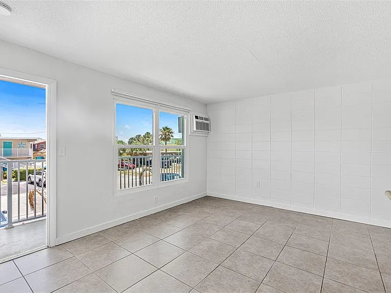 420 Tyler Ave #4-3 — Photo 5