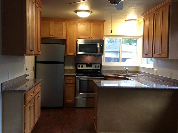 2nd image of 927 Live Oak Dr