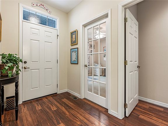 3rd image of 13 Glenbrook Ln