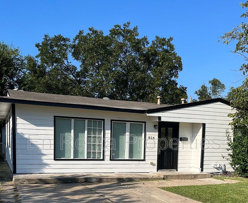 1st image of 826 Highland Dr