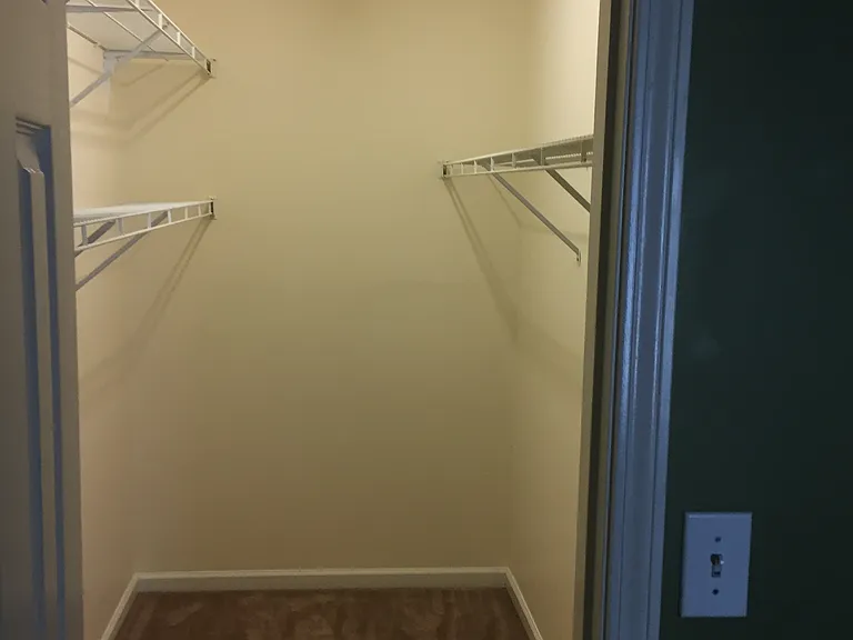 6075 Pattingham Dr — Photo 17