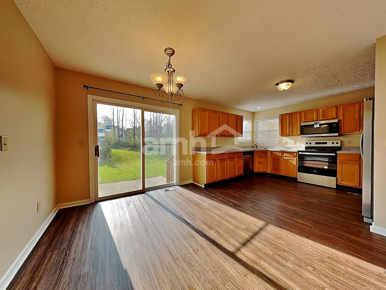 4 bed, 2.5 bath, 2051 sqft, $2,730 — Photo 4