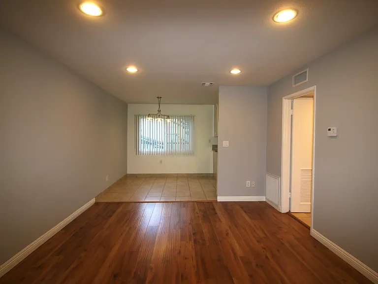 Nordhoff Apartments — Photo 5