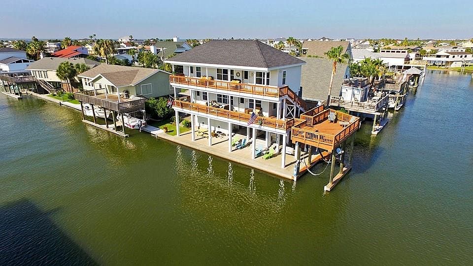 Corner Canal Lot with direct access to the bay