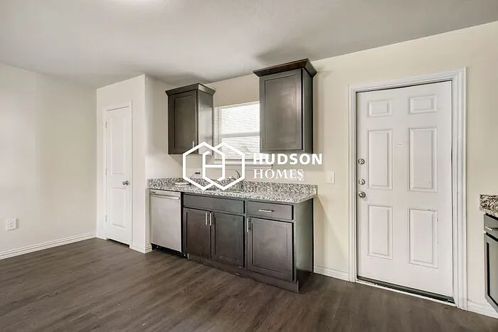 7945 Henson St — Photo 7