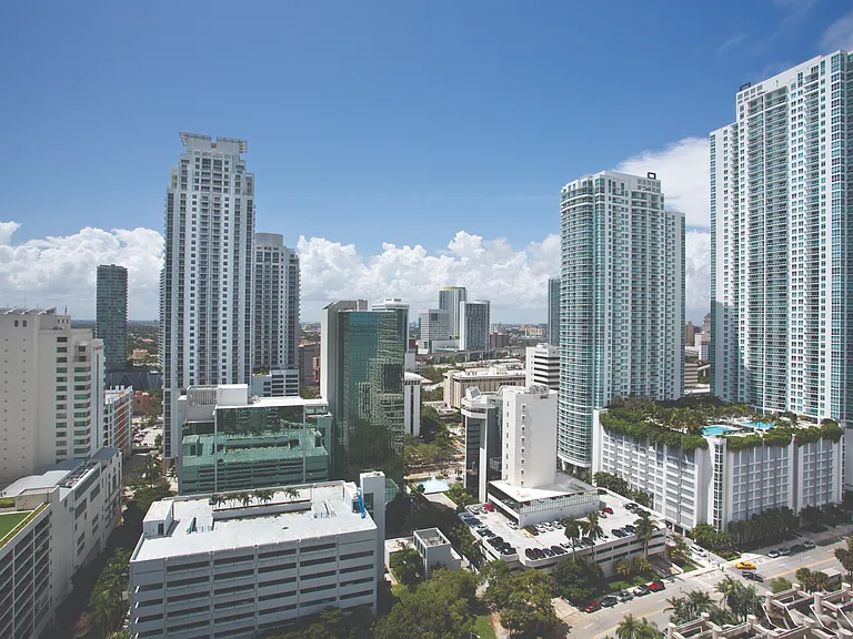 Yacht Club at Brickell Apartments — Photo 27