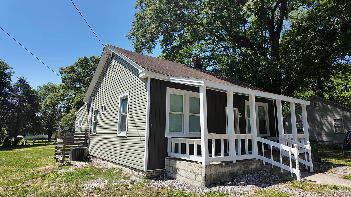 Building Photo - 2412 Lamberts Ave