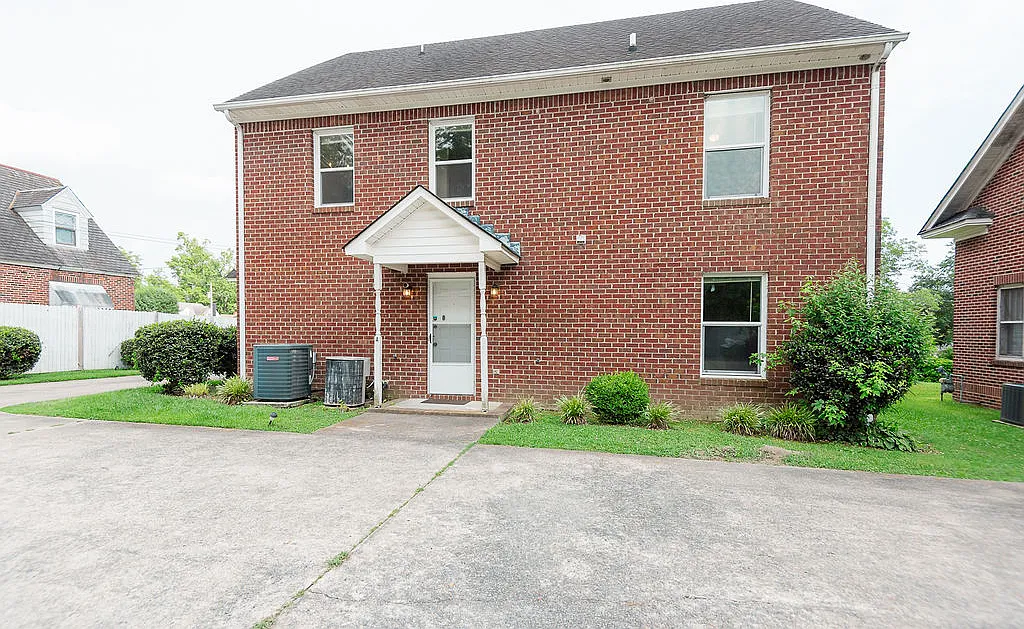 2 bed, 955 sqft, $1,750 — Photo 2