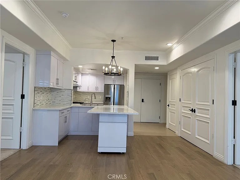 1598 Long Beach Blvd #212 — Photo 2