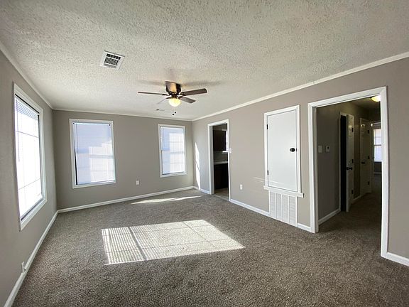 4th image of 305 W 19th St