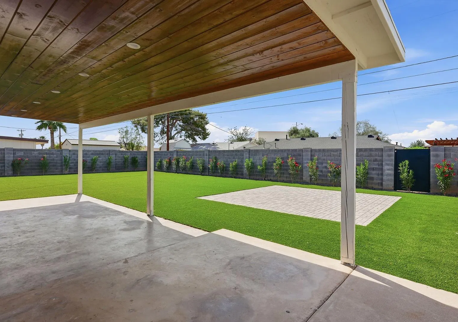 3 bed, 2.0 bath, 1850 sqft, $4,250 — Photo 2