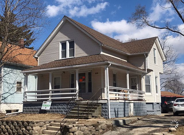 2nd image of 606 N Center St