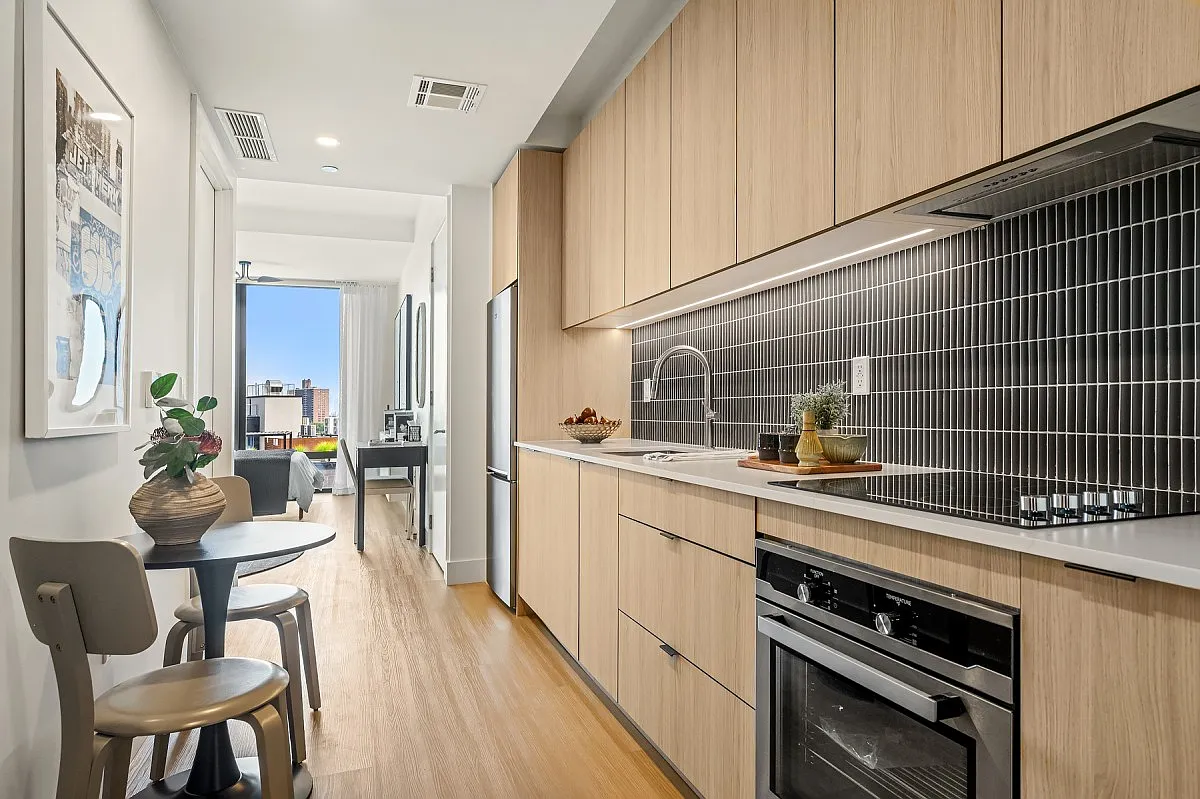880 Atlantic Avenue — Photo 2