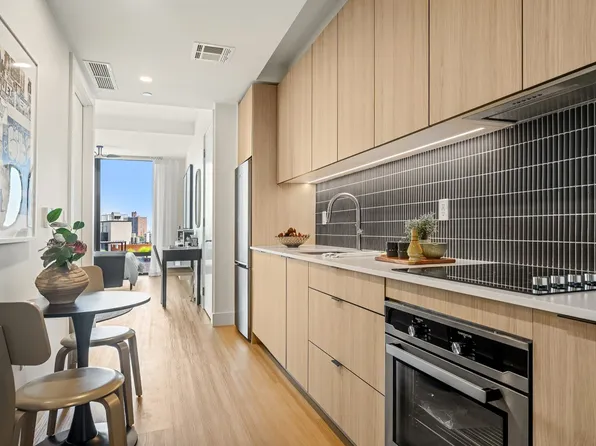 880 Atlantic Avenue image 2 of 33