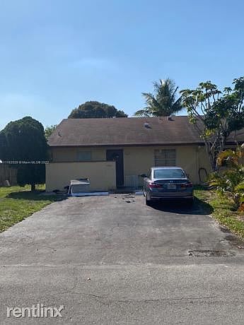 2nd image of 4401 NW 5th Ave