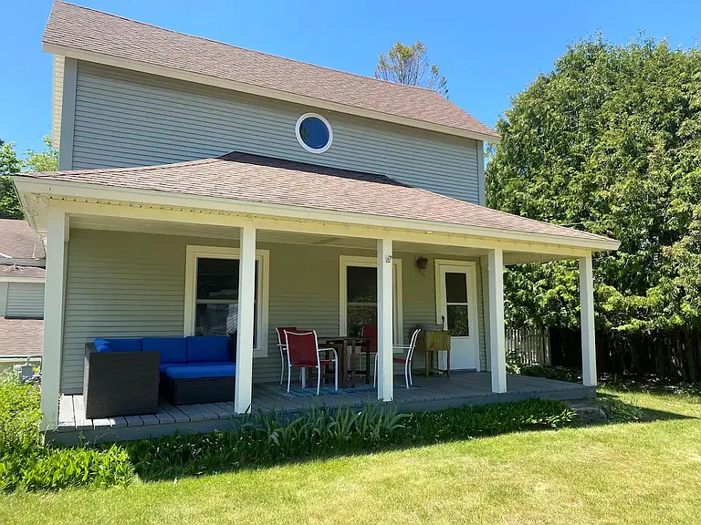 679 Ann St — Photo 1