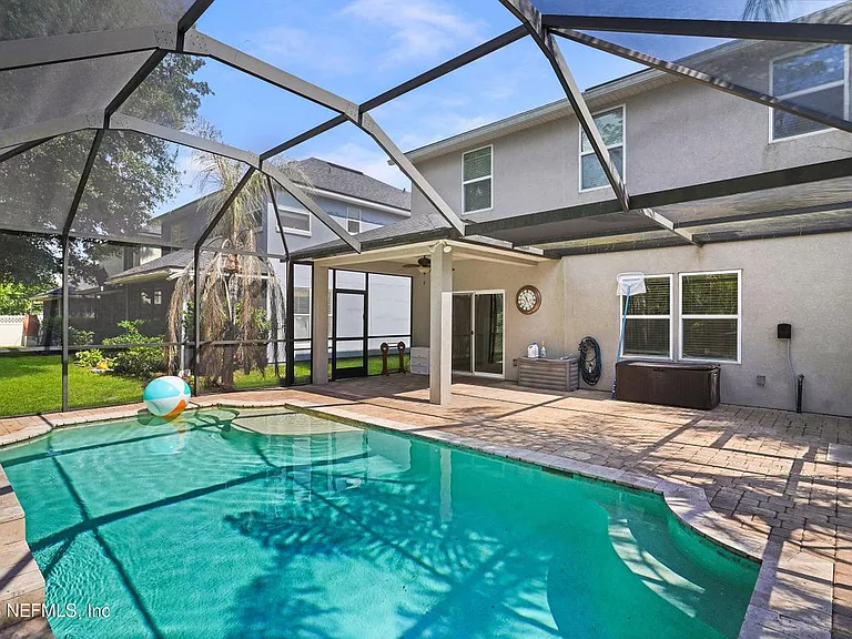 352 Silver Glen Ave — Photo 4