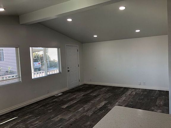 4th image of 1924 E Sheridan Ave E #90