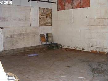 2nd image of 1073 NE Post St