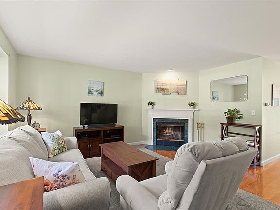 5th image of 27-27 E Brookfield Dr
