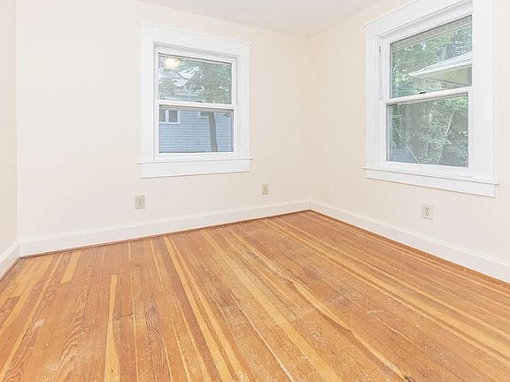 2nd image of 501 W Mosley St #2