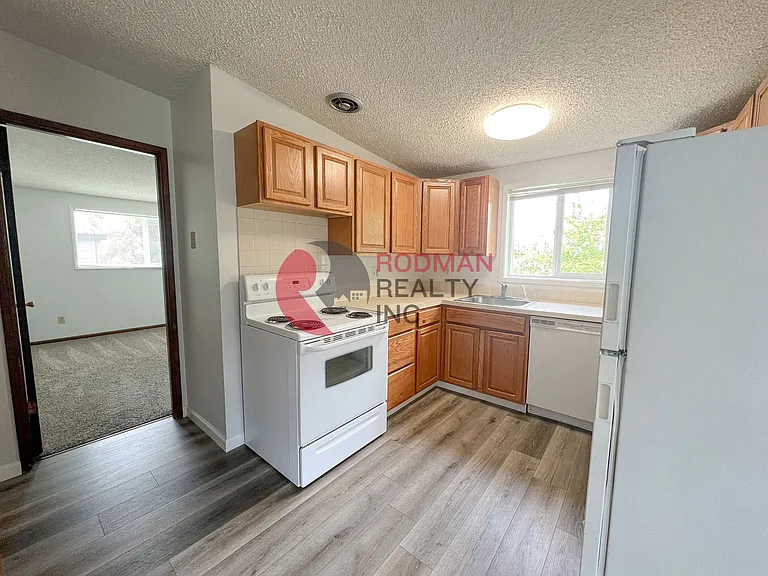 1148 10th Ave — Photo 6