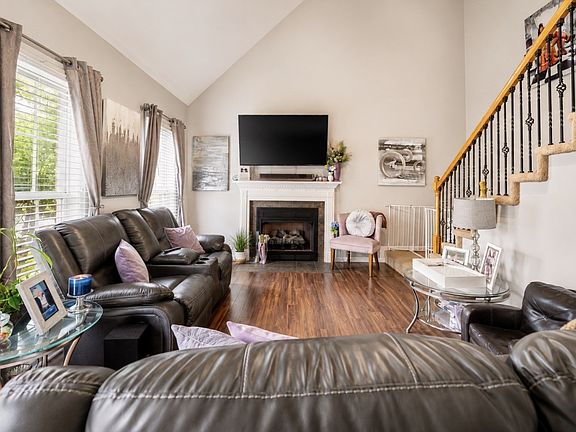 5th image of 644 Foxfield Dr