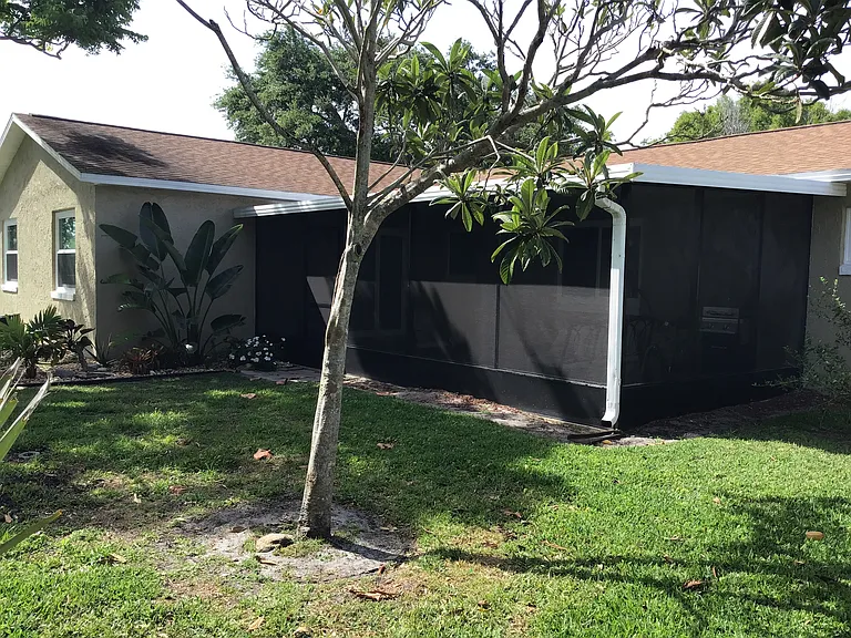 833 Berkshire Dr — Photo 4