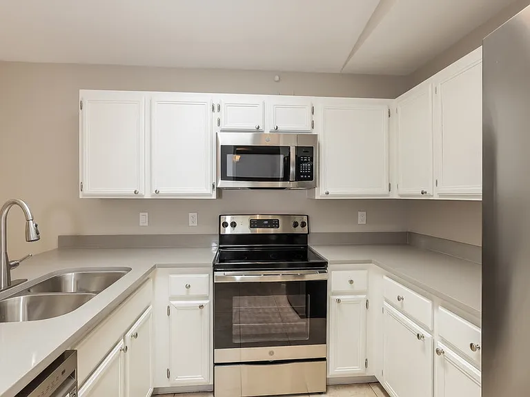 4517 E Rosemonte Dr — Photo 7